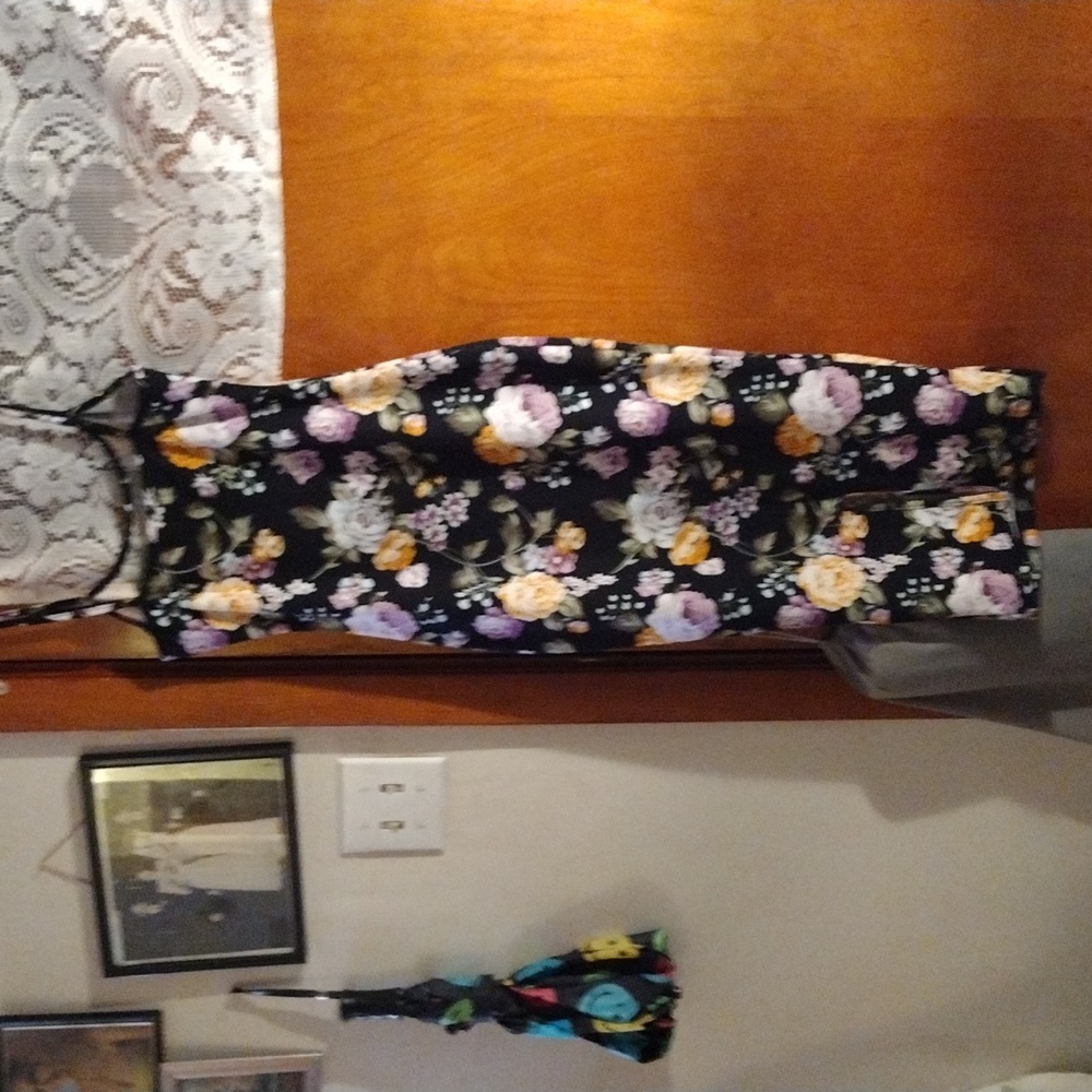 Dress - Picture 2 of 2